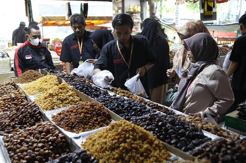 Pedagang Pasar Tanah Abang Siapkan Stok Kurma Dua Kali Lipat - Bagian 3