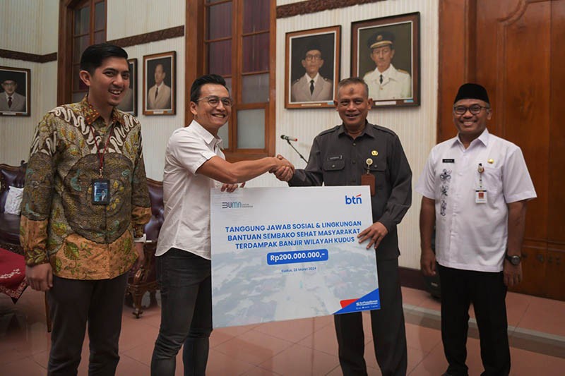 Kirim Bantuan, BTN Serahkan Sembako untuk Korban Banjir di Jawa Tengah - Bagian 3