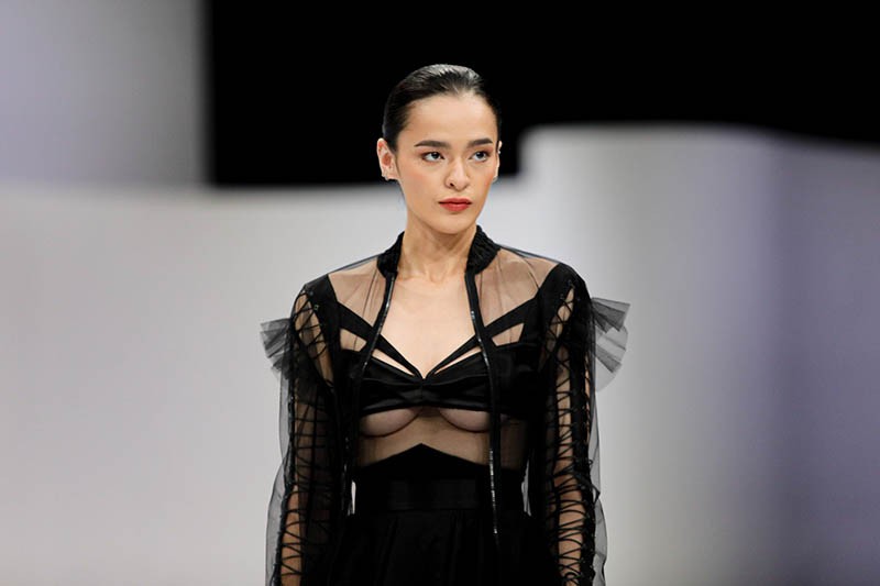 Deretan Koleksi Busana Indonesia Fashion Week 2024 Hari Kedua - Bagian 3