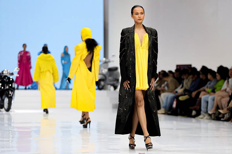 Deretan Koleksi Busana Indonesia Fashion Week 2024 Hari Kedua - Bagian 1