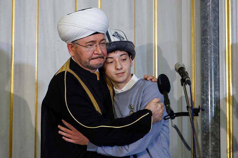 Bocah Muslim Dapat Penghargaan usai Selamatkan Puluhan Warga Rusia dari Serangan Teroris - Bagian 1