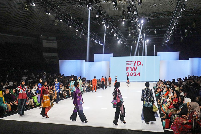 Koleksi Busana saat Hari Terakhir Indonesia Fashion Week 2024 - Bagian 1