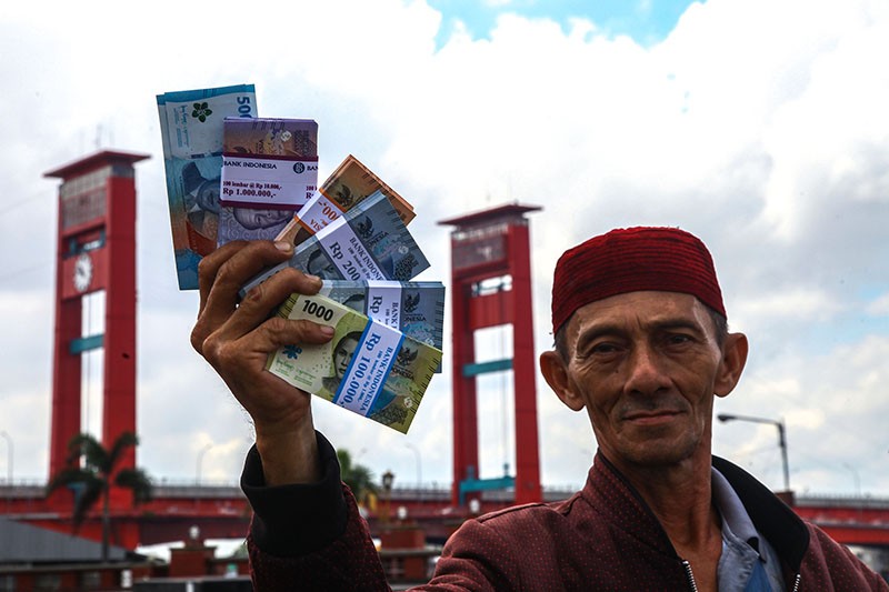Antusiasme Warga Palembang Tukar Uang Rupiah Baru - Bagian 1