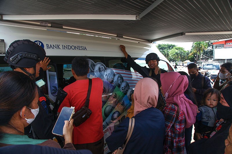 Antusiasme Warga Palembang Tukar Uang Rupiah Baru - Bagian 4