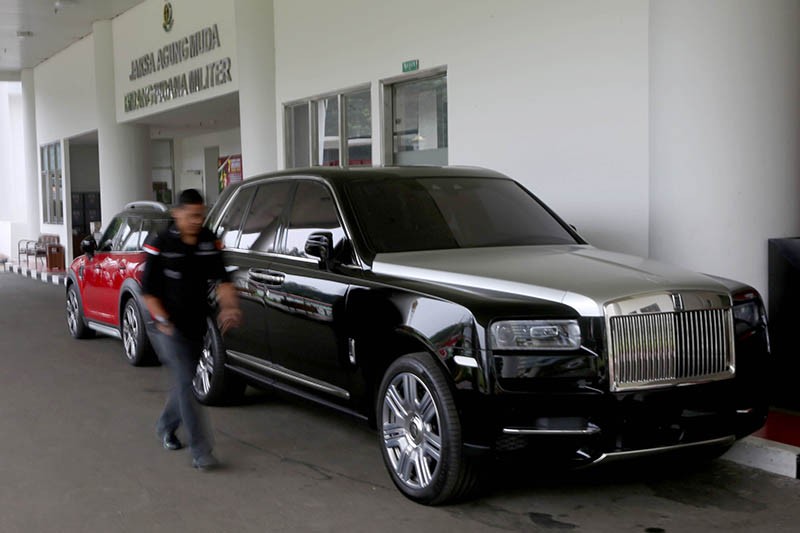 Penampakan Mobil Mewah Rolls-Royce Milik Suami Sandra Dewi, Harvey Moeis Disita - Bagian 1