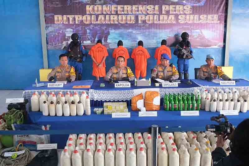 Bahan Peledak dan Ribuan Detonator Bom Ikan Diamankan Polda Sulsel - Bagian 1