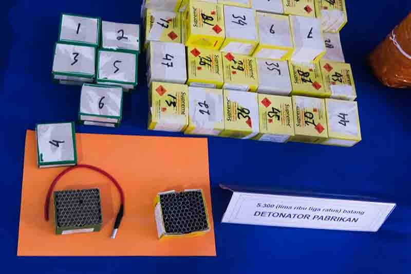 Bahan Peledak dan Ribuan Detonator Bom Ikan Diamankan Polda Sulsel - Bagian 3