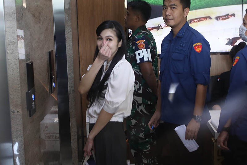 Ekspresi Sandra Dewi Istri Harvey Moeis Acungkan Jari Saranghaeyo - Bagian 1