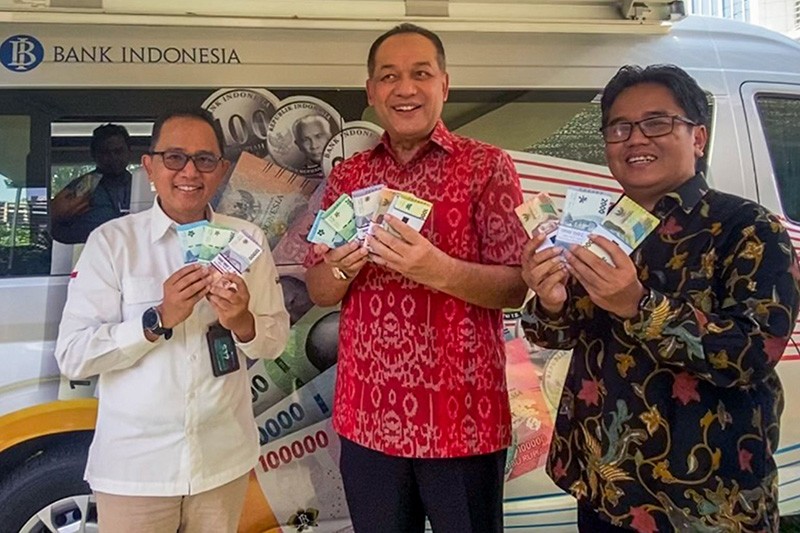 Layanan Penukaran Uang Baru dari Kas Keliling BI di Kompleks MNC Media - Bagian 1