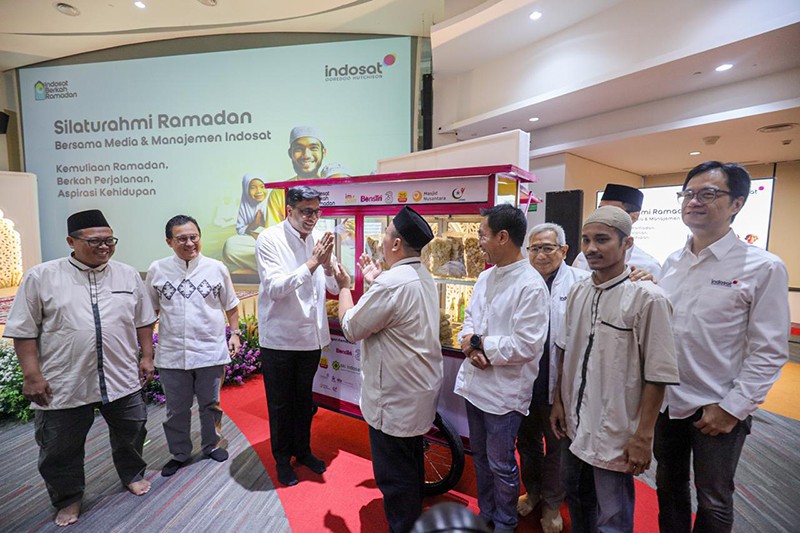 Berdayakan Masyarakat, Indosat Bagikan Gerobak Berkah untuk Marbot Masjid - Bagian 1