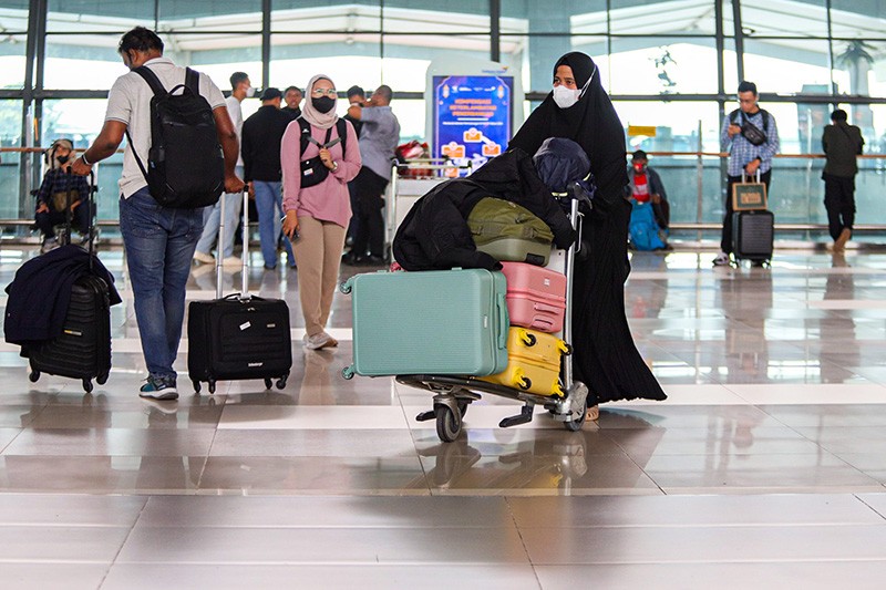 Suasana Bandara Soekarno-Hatta H -6 Idul Fitri 1445 H Dipadati Pemudik - Bagian 4