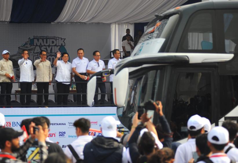 BTN Lepas Ribuan Pemudik Pulang ke Kampung Halaman - Bagian 4