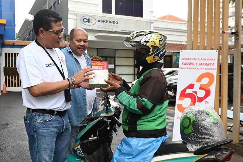 Berbagi Kebahagian Ramadan dengan Bagi-Bagi 530 Takjil - Bagian 1