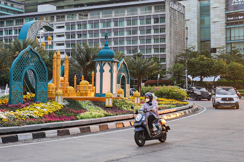 Bundaran HI Dihiasi Dekorasi Idul Fitri 1445 Hijriah - Bagian 2