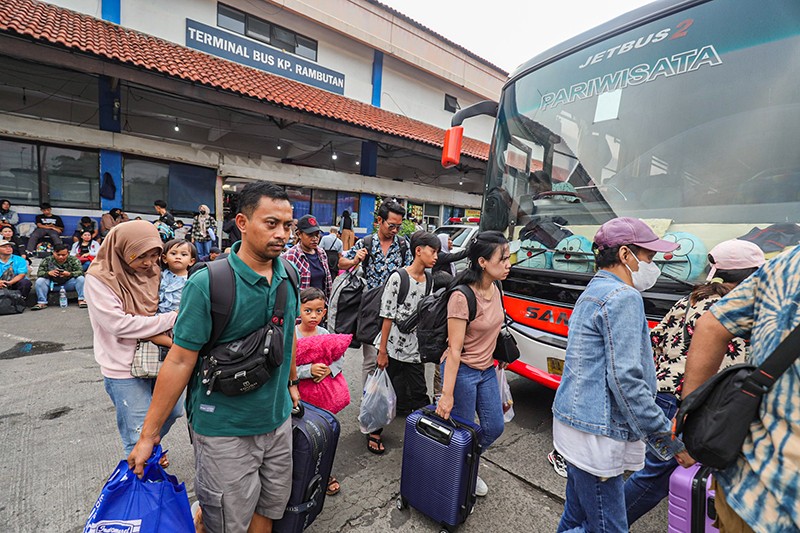 Suasana Terminal Kampung Rambutan Jelang Lebaran 2024 - Bagian 1