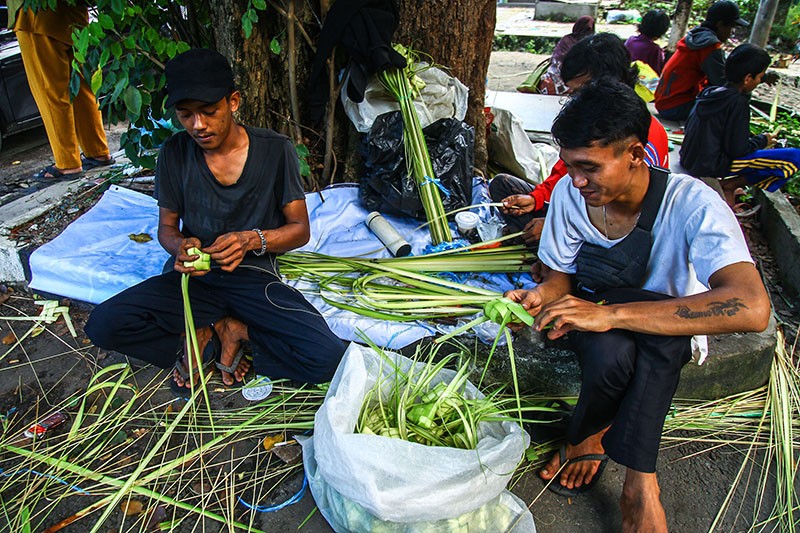 Lapak Kulit Ketupat Bermunculan di Pasar Soak Bato Palembang - Bagian 3