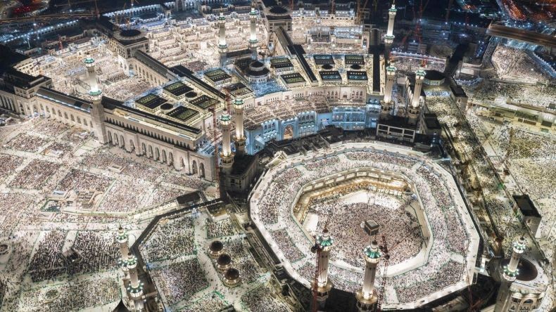 Merinding! 2,5 Juta Jemaah Ikuti Shalat Tarawih Khataman Alquran di Masjidil Haram