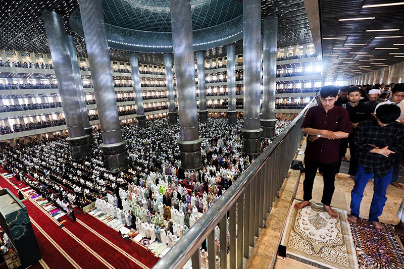 Momen Presiden Jokowi dan Wapres Ma'ruf Amin Salat Idul Fitri 1445 H di Masjid Istiqlal - Bagian 4