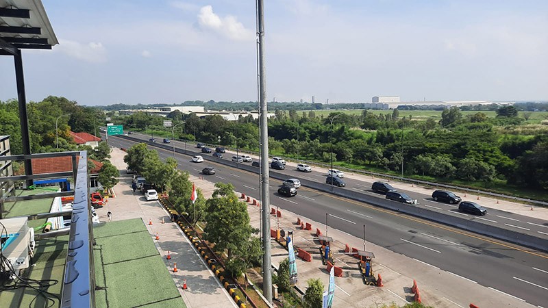 Hari Kedua Lebaran, GT Cikampek Utama Lengang Pagi Ini - Bagian 1