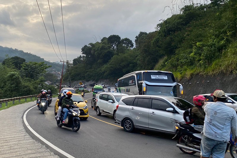 Jalur Lintas Selatan Lingkar Gentong Padat Merayap Pagi Ini, Didominasi Pemudik - Bagian 2