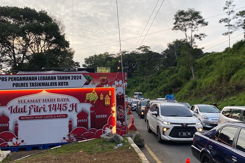 Jalur Lintas Selatan Lingkar Gentong Padat Merayap Pagi Ini, Didominasi Pemudik - Bagian 1