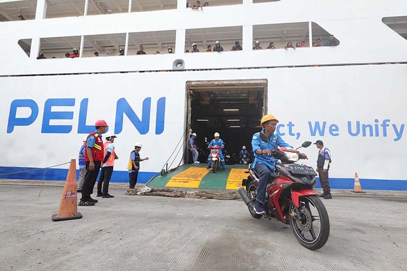 Gelombang Pertama Arus Balik Pemudik Tiba di Tanjung Priok dengan KM Dobonsolo - Bagian 1