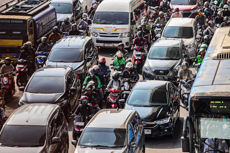 Pekerja Beraktivitas usai Libur Lebaran 2024, Jalanan Jakarta Kembali Macet - Bagian 2