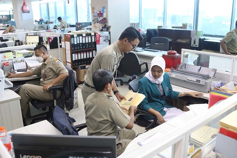 Ekspresi ASN DKI Jakarta Tidak Ada WFH pada Hari Pertama Kerja usai Libur Lebaran - Bagian 2