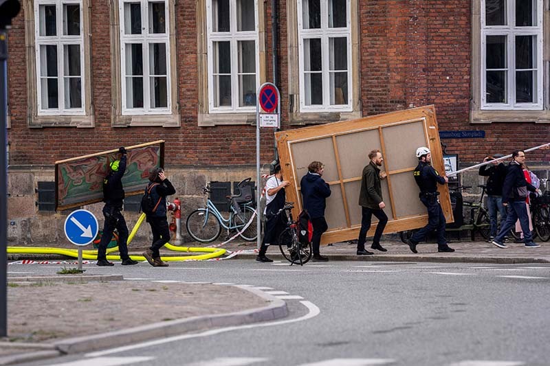 Kebakaran Gedung Bersejarah Bursa Efek Denmark  - Bagian 2