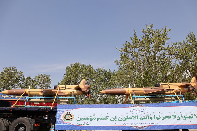 Hari Tentara Nasional Iran Pamer Rudal Balistik hingga Ragam Drone Jarak Jauh - Bagian 5