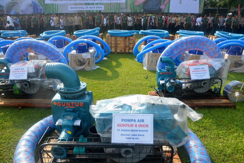 Kementan Serahkan 10.000 Pompa Air kepada Petani Jawa Tengah - Bagian 1