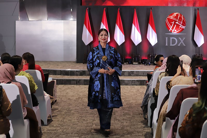 Peragaan Busana Kebaya di Lantai Bursa BEI - Bagian 3