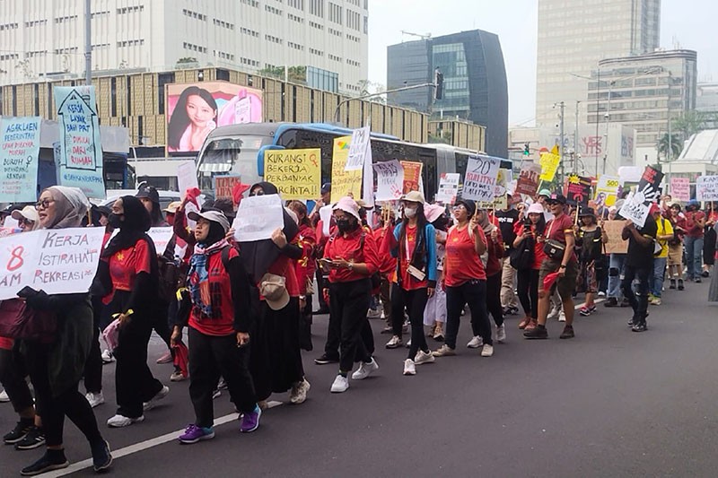 Aksi May Day, Ribuan Buruh Longmarch dari Bundaran HI ke Patung Kuda Monas - Bagian 1