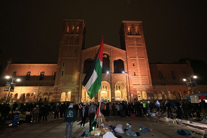 Puluhan Mahasiswa UCLA Pro-Palestina Ditangkap Polisi AS - Bagian 7