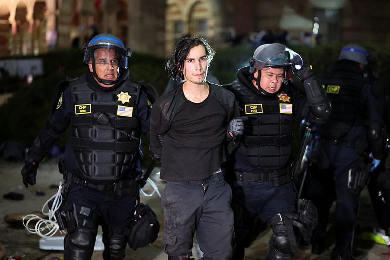 Puluhan Mahasiswa UCLA Pro-Palestina Ditangkap Polisi AS - Bagian 1
