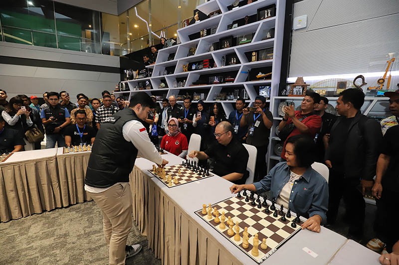 Grand Master Novendra Tekuk 10 Pecatur di Capital Market Chess Competition IDX Channel - Bagian 3