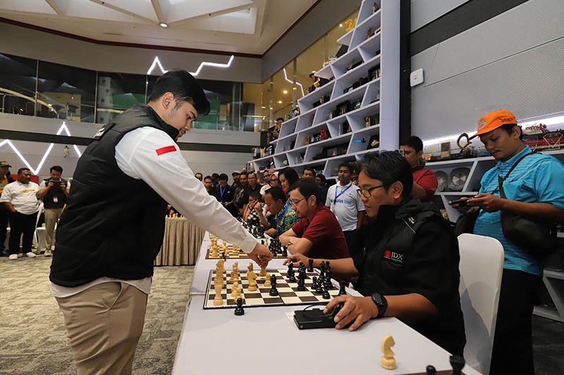 Grand Master Novendra Tekuk 10 Pecatur di Capital Market Chess Competition IDX Channel - Bagian 2