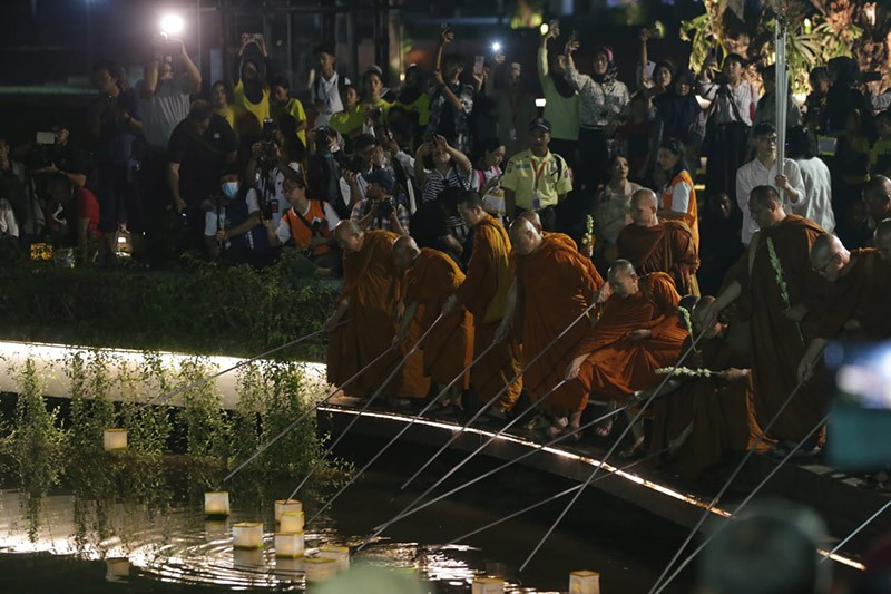 Persiapan Puncak Perayaan Waisak 2024, Puluhan Bhikku Thudong Dilepas di TMII - Bagian 5