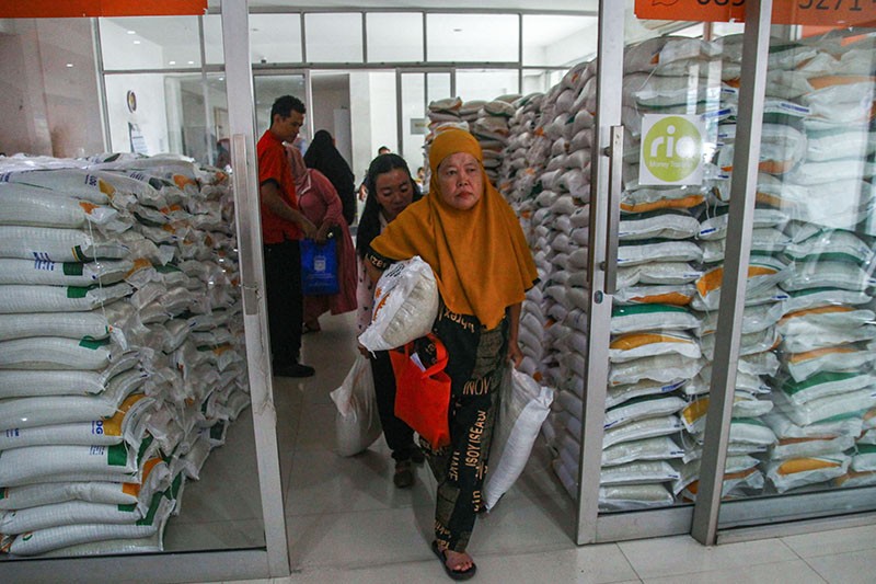 Pembagian Beras 10 Kg untuk Keluarga Penerima Manfaat di Palembang - Bagian 2