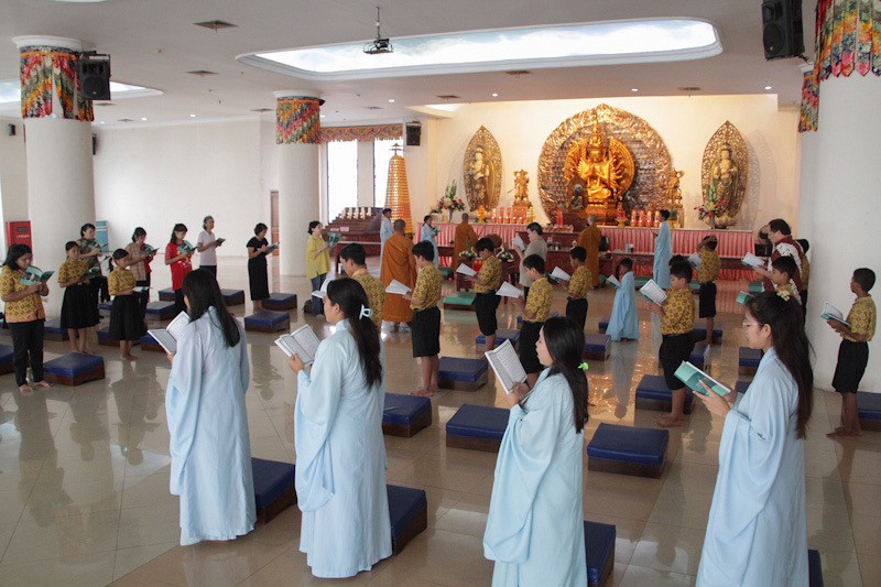 Ritual Upacara Pemandian Patung Buddha di Vihara Mahavira Graha Semarang - Bagian 3