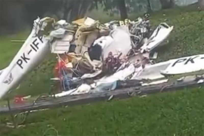 Pesawat Jatuh di Tangsel, Ada Korban Tergeletak - Bagian 2