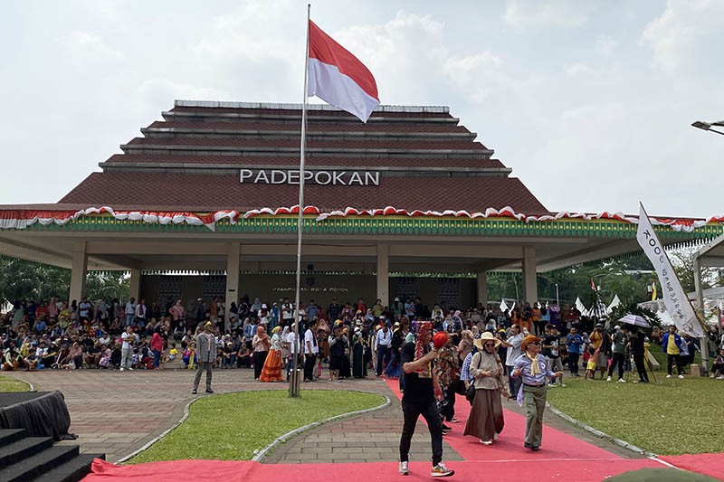 Cuaca Panas, Minuman Mango Thai Diburu Warga Depok - Bagian 5