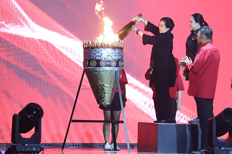 Megawati Soekarnoputri Menyalakan Obor Api Perjuangan Nan Tak Kunjung Padam - Bagian 1