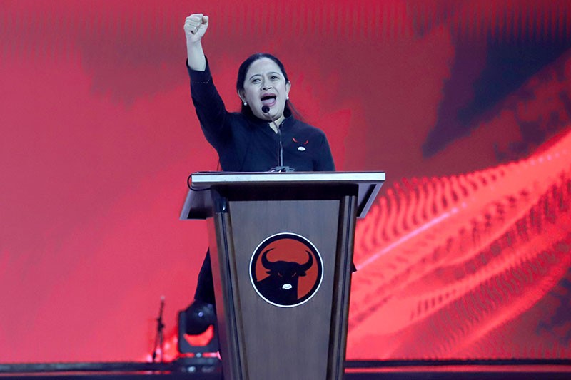 Momen Puan Maharani Teteskan Air Mata saat Baca Rekomendasi Rakernas PDIP - Bagian 4
