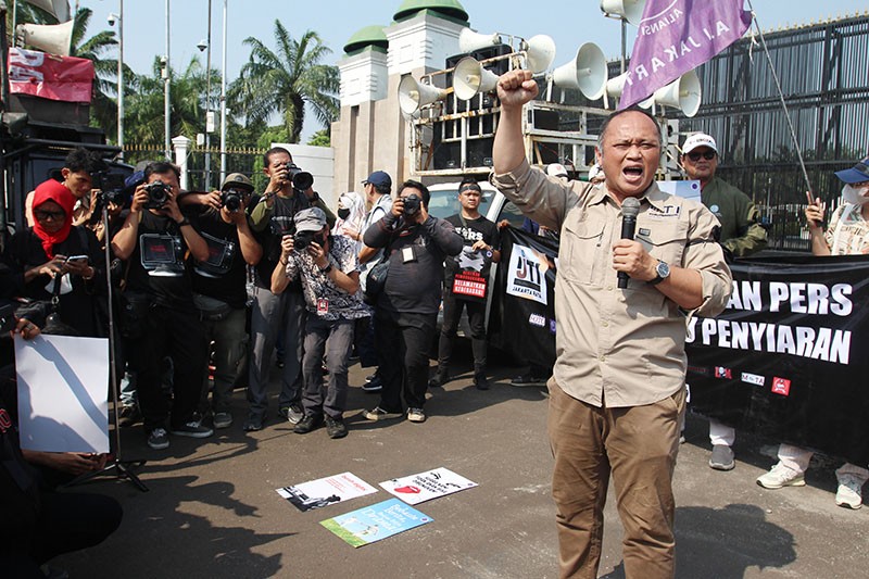 Aksi Jurnalis Tolak Pasal Bermasalah dalam Revisi UU Penyiaran - Bagian 6