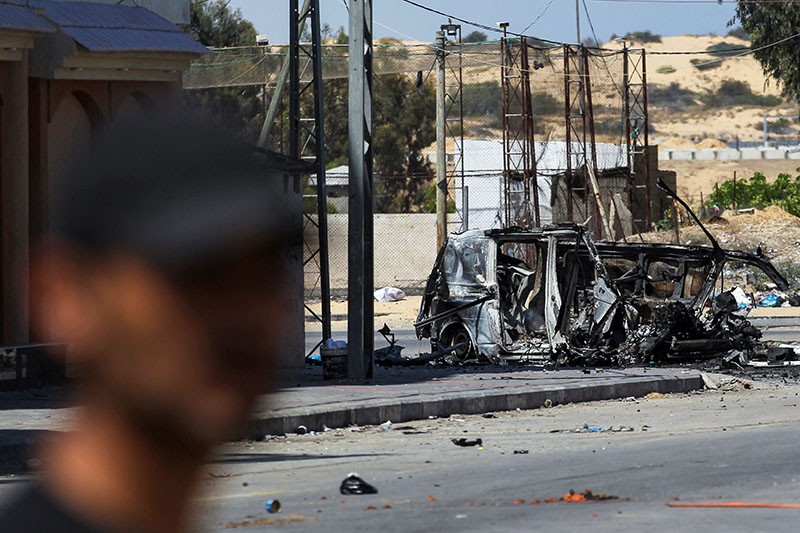 Tangisan Petugas Medis, Ambulans Bawa Pasien Hancur Dihantam Rudal Israel - Bagian 3