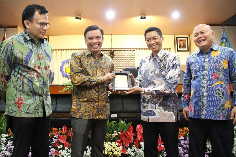 Sinergi Produk dan Jasa Layanan Perbankan di Kampus ITS Surabaya  - Bagian 1