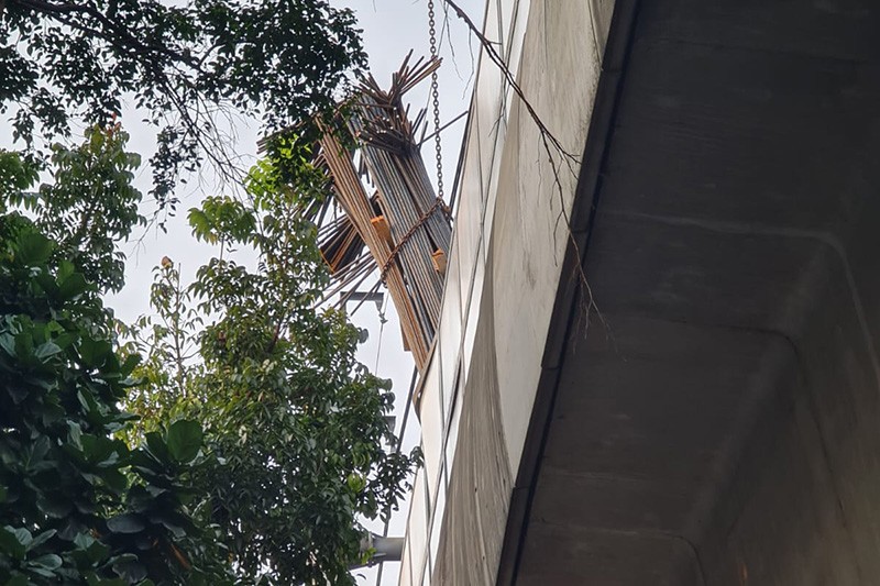 Operasional MRT Jakarta Dihentikan Gara-Gara Insiden Konstruksi Gedung Kejagung  - Bagian 2