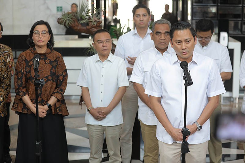 Tim Gugus Tugas Prabowo-Gibran Temui Menkeu Sri Mulyani - Bagian 3