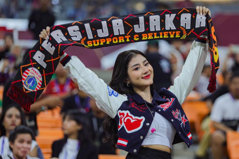 Gaya Ghea Youbi Jadi Jak Angel Dukung Persija Jakarta di Stadion JIS - Bagian 1